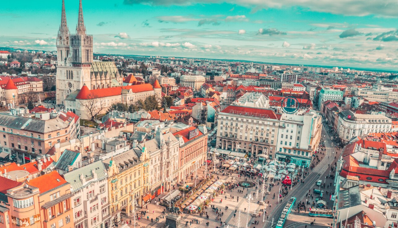 město